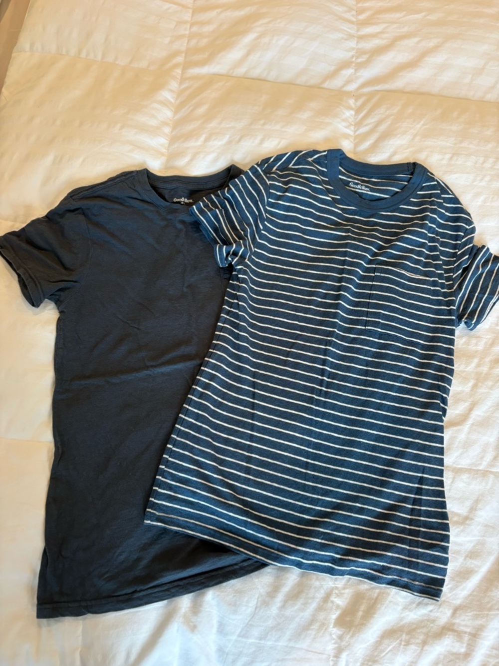 Goodfellow & Co Navy and White Striped Tee Pack Size S